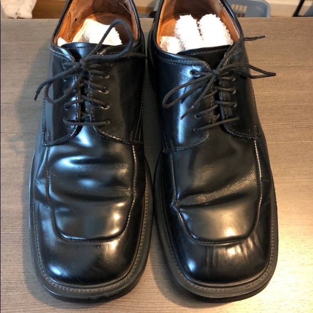 Kenneth Cole black leather oxfords